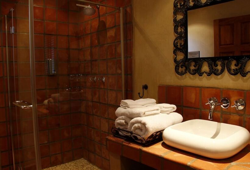 פנסיון Opikopi Guest House