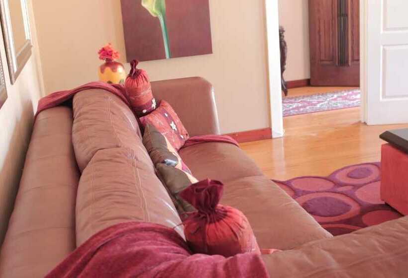 פנסיון Rose Petals Guest House