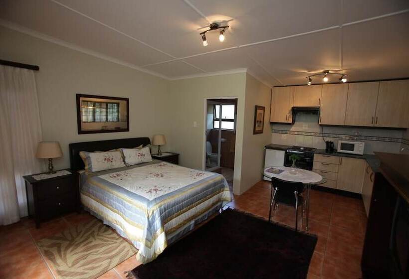 פנסיון Rose Petals Guest House