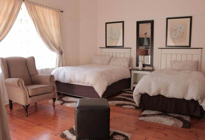 פנסיון Rose Petals Guest House