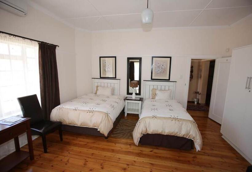 פנסיון Rose Petals Guest House