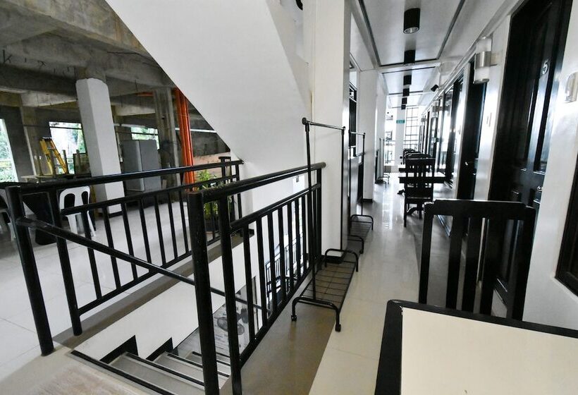 پانسیون Swiftlets Inn