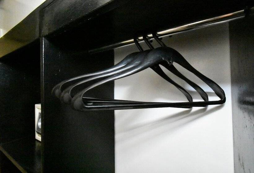 پانسیون Swiftlets Inn