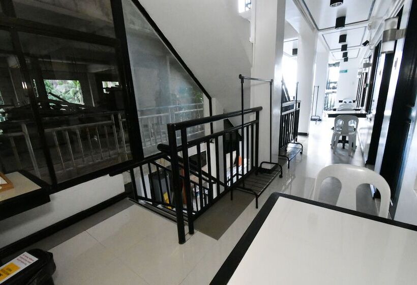 پانسیون Swiftlets Inn