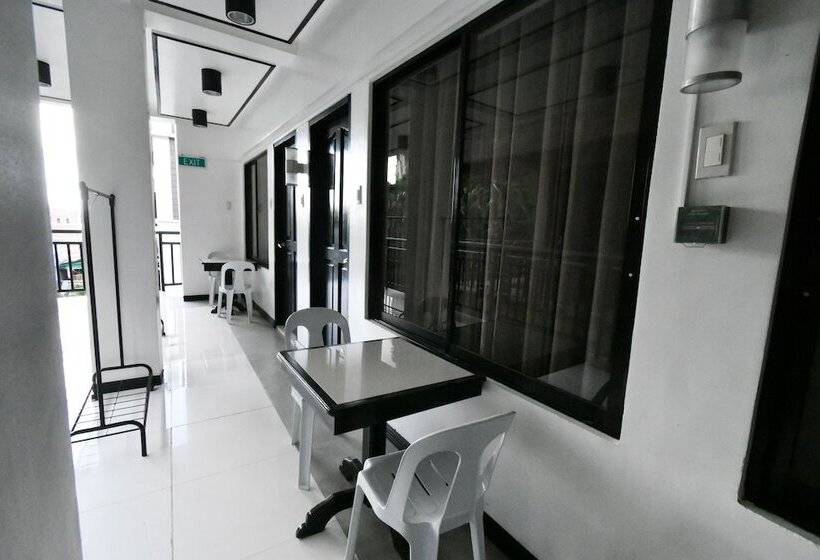 پانسیون Swiftlets Inn