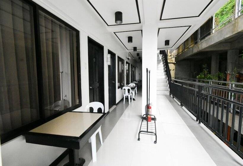 پانسیون Swiftlets Inn