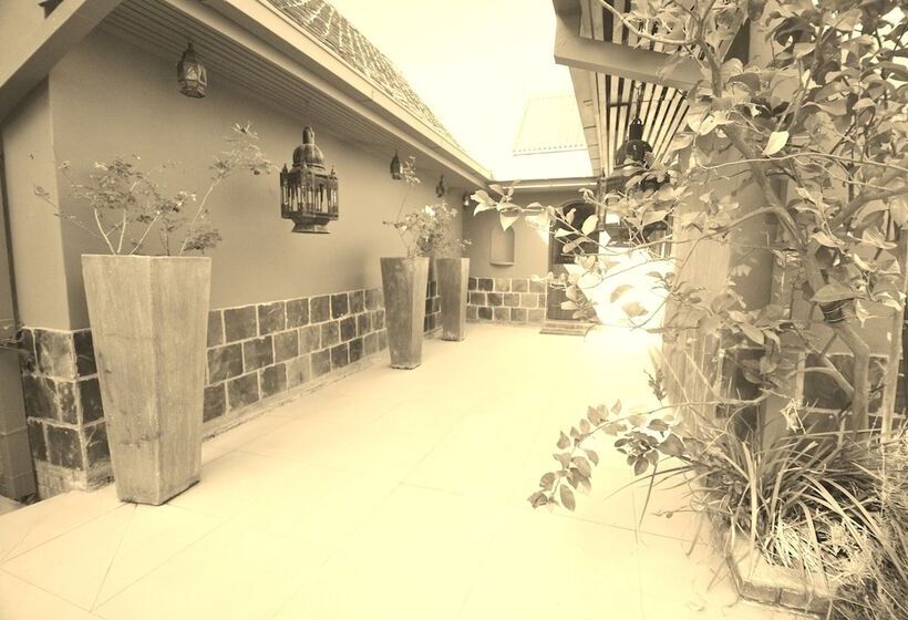 פנסיון The Wardrobe Guest House