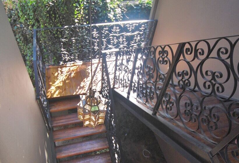 פנסיון The Wardrobe Guest House