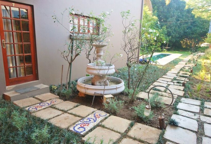 פנסיון The Wardrobe Guest House