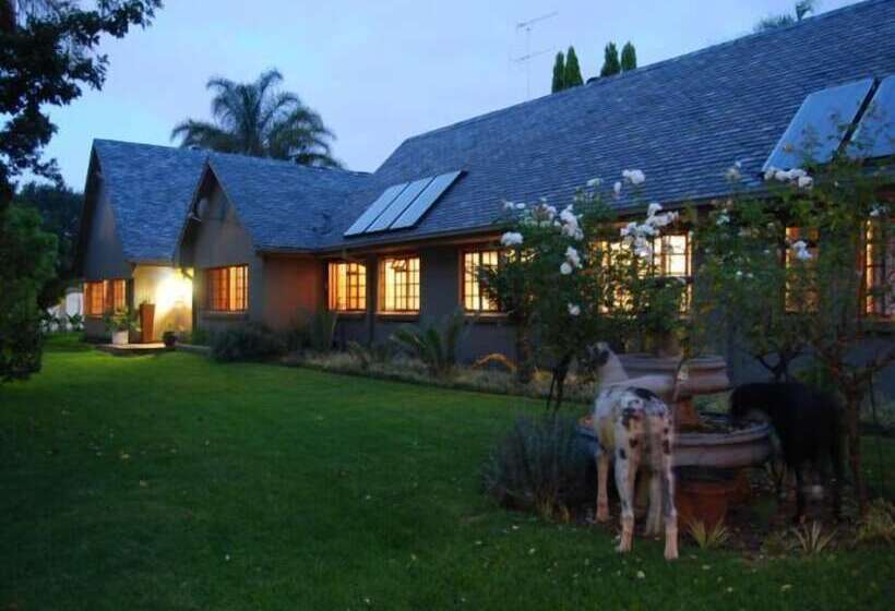 פנסיון The Wardrobe Guest House