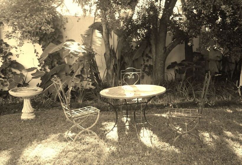 פנסיון The Wardrobe Guest House