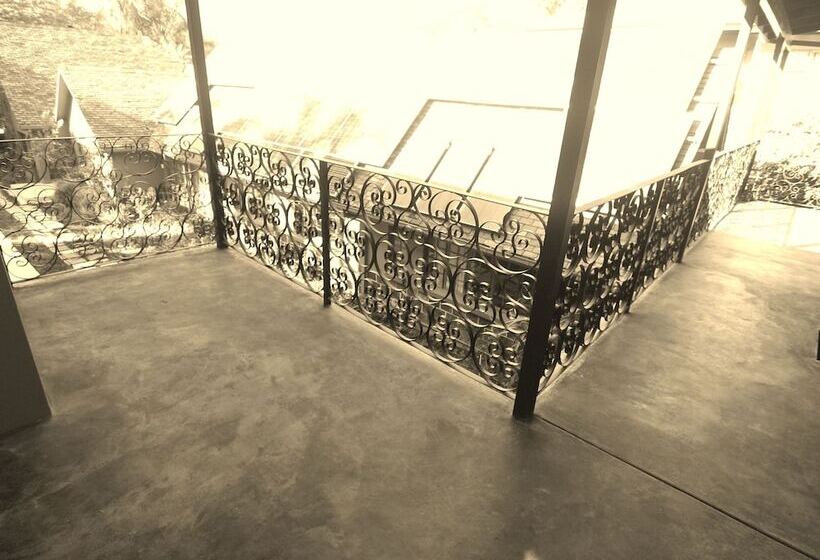 פנסיון The Wardrobe Guest House