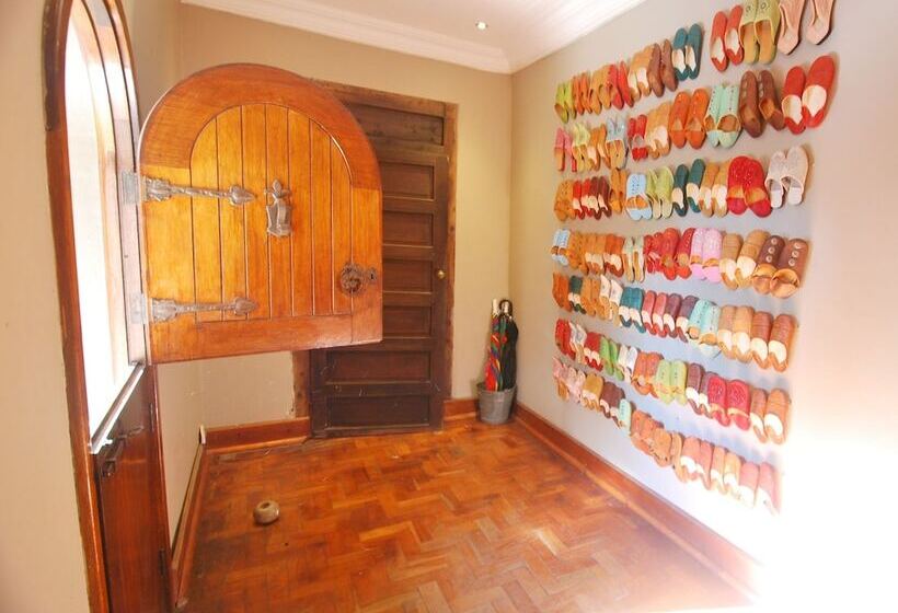 פנסיון The Wardrobe Guest House