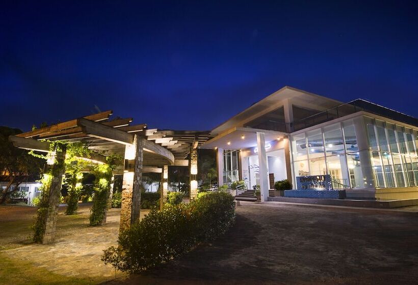 استراحتگاه Chateau By The Sea