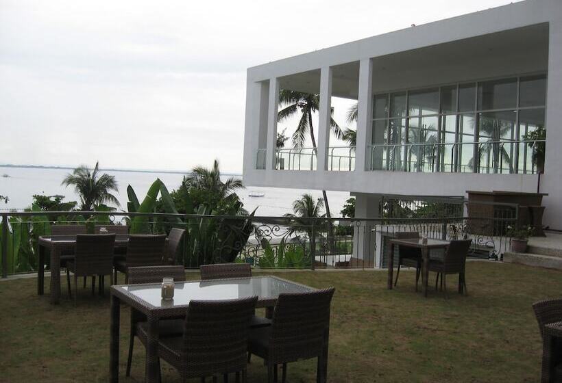 استراحتگاه Chateau By The Sea