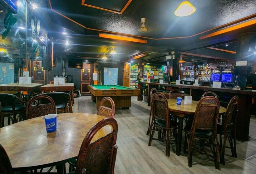 Slouch Hat Hotel And Restaurant