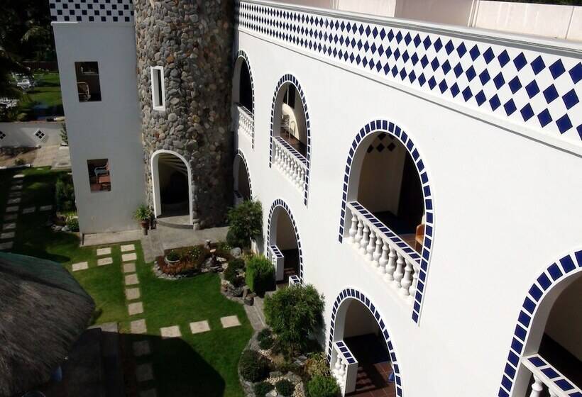 Squares Cafe And Apartments