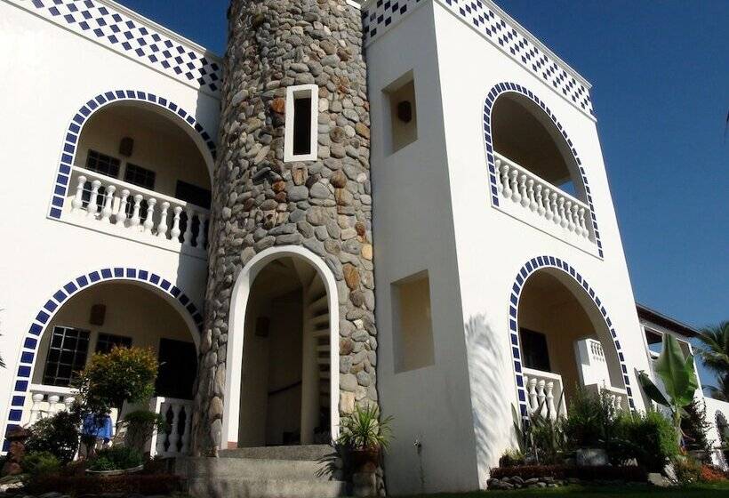 Squares Cafe And Apartments