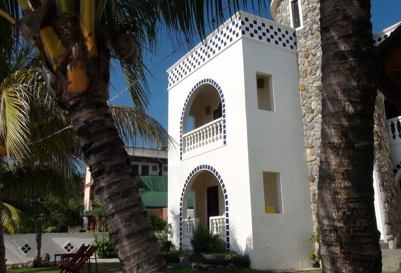 Squares Cafe And Apartments