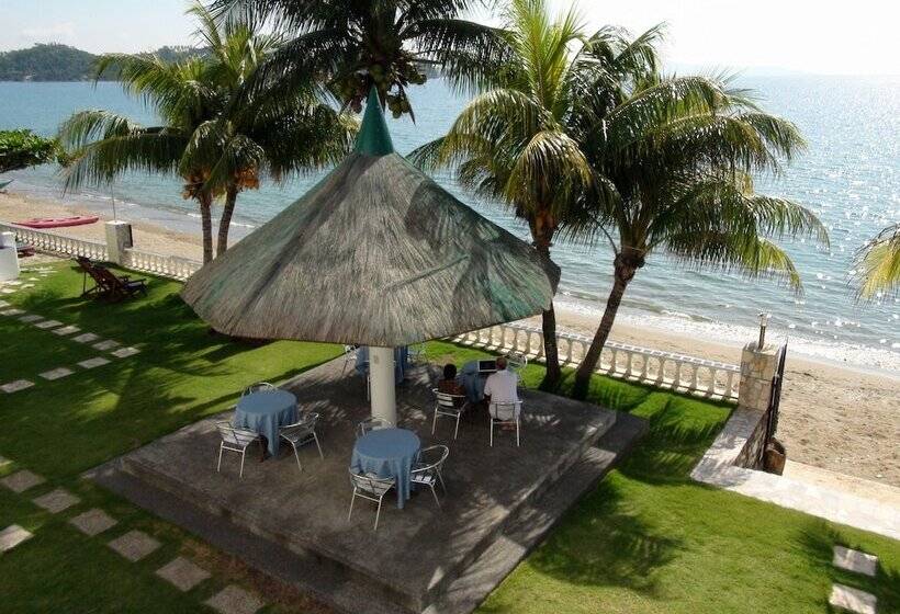 Squares Cafe And Apartments