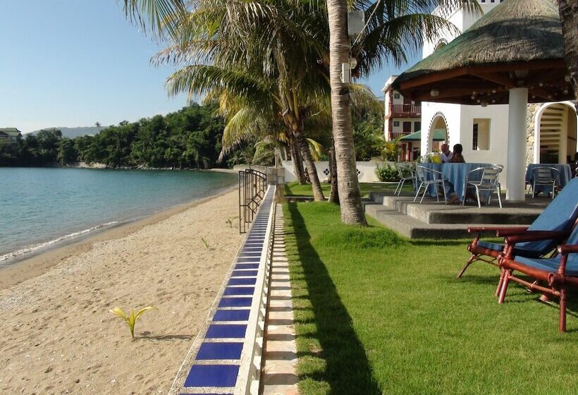 Squares Cafe And Apartments