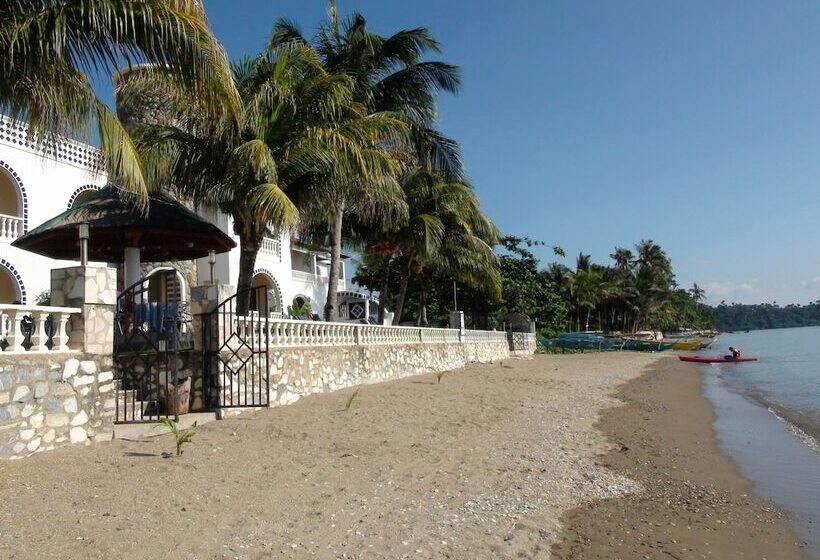 Squares Cafe And Apartments