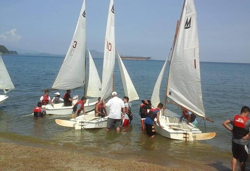 Squares Cafe And Apartments