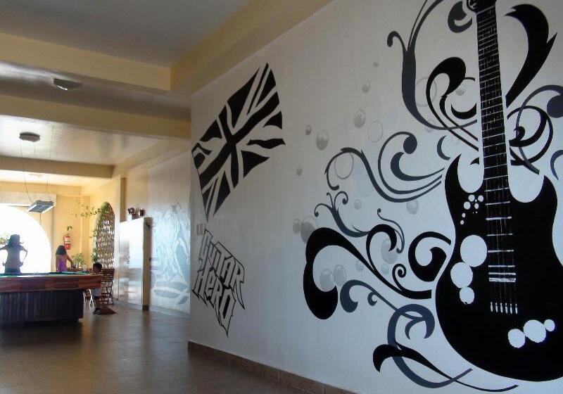 Squares Cafe And Apartments