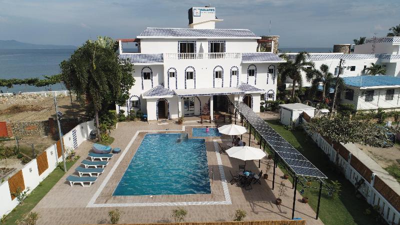 Squares Cafe And Apartments