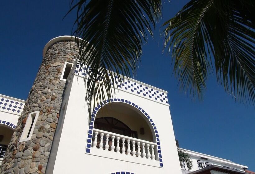 Squares Cafe And Apartments