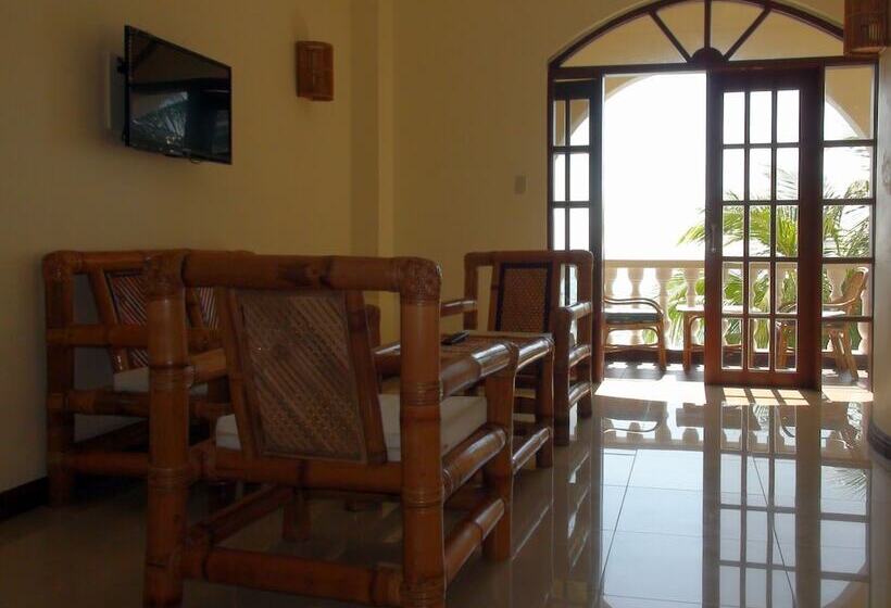 Squares Cafe And Apartments