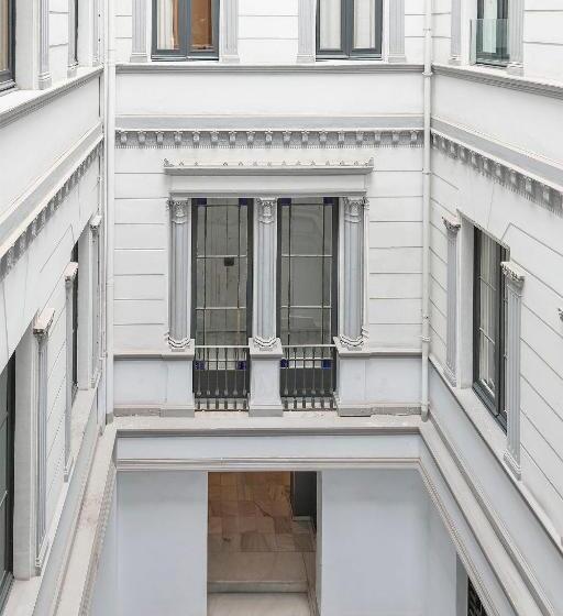 Uma Suites Pau Claris