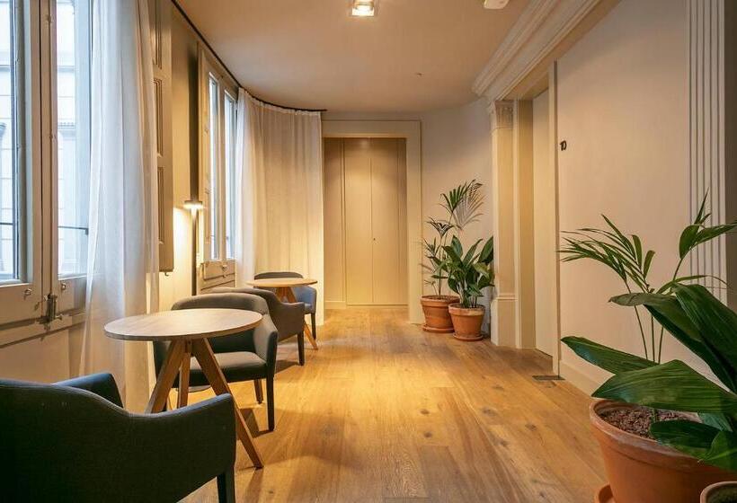 Uma Suites Pau Claris