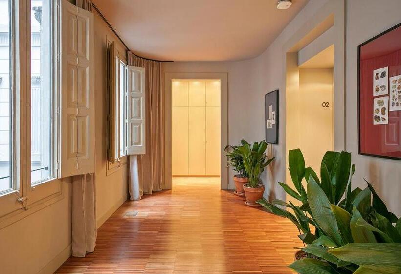 Uma Suites Pau Claris