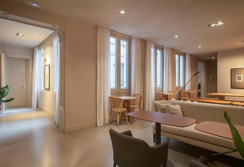 Uma Suites Pau Claris