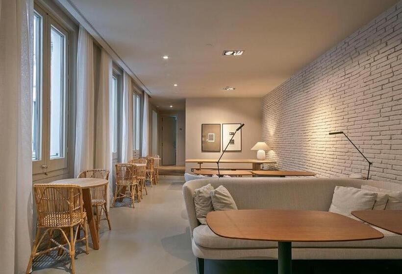 Uma Suites Pau Claris