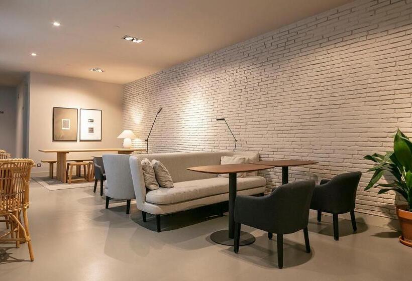 Uma Suites Pau Claris