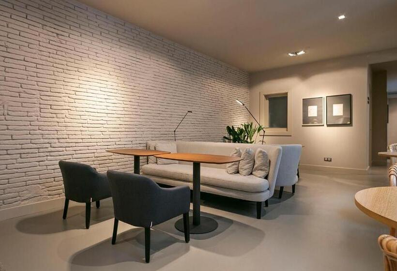 Uma Suites Pau Claris