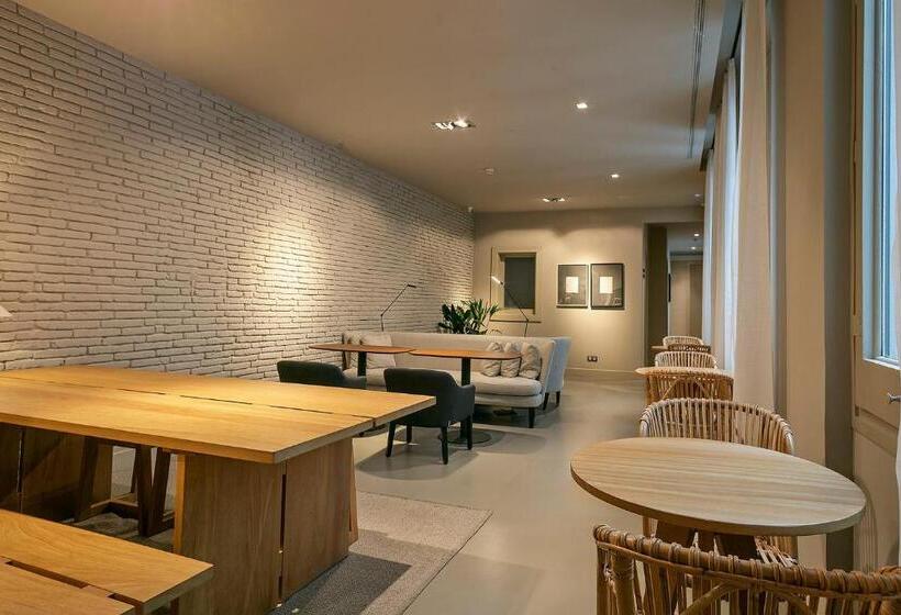 Uma Suites Pau Claris