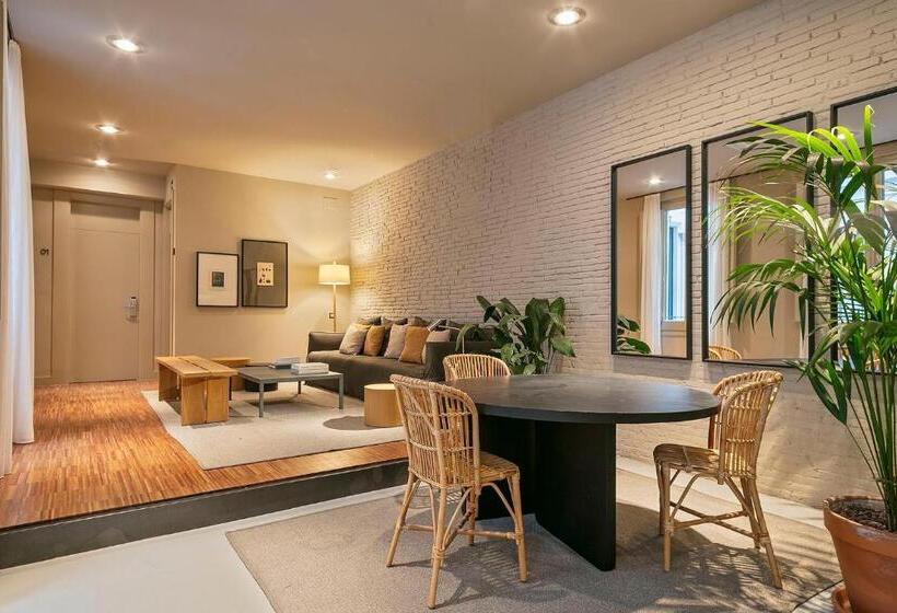 Uma Suites Pau Claris