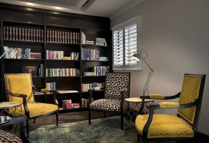 Max Executive Apartments