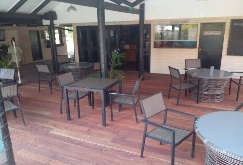 هاستل Beach Escape Resort