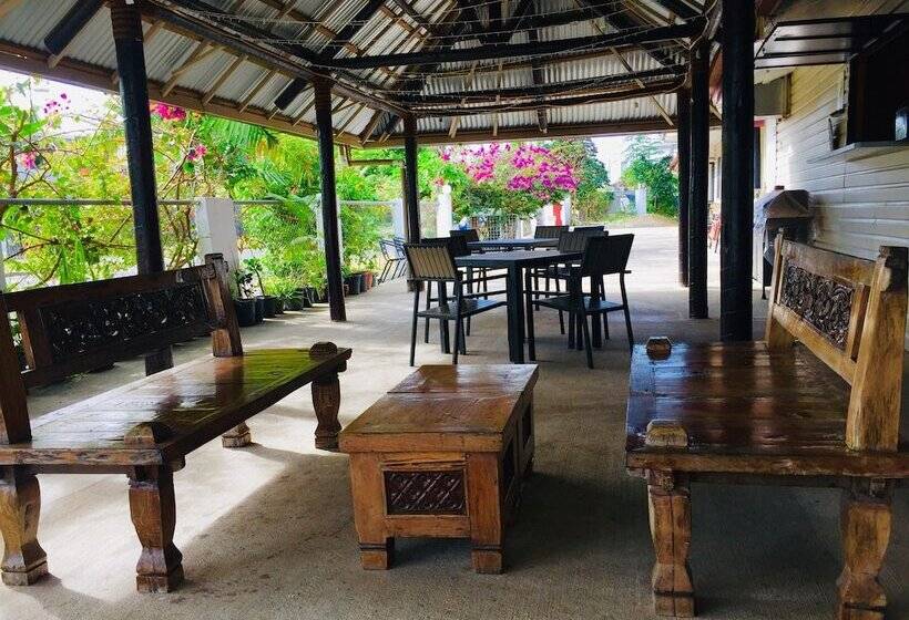 هاستل Beach Escape Resort