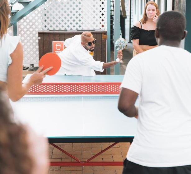 Общежитие Budds In Surfers Backpackers