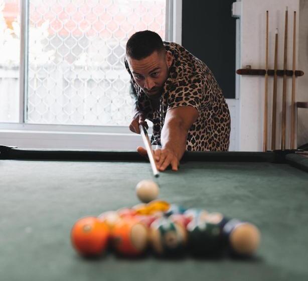 Общежитие Budds In Surfers Backpackers