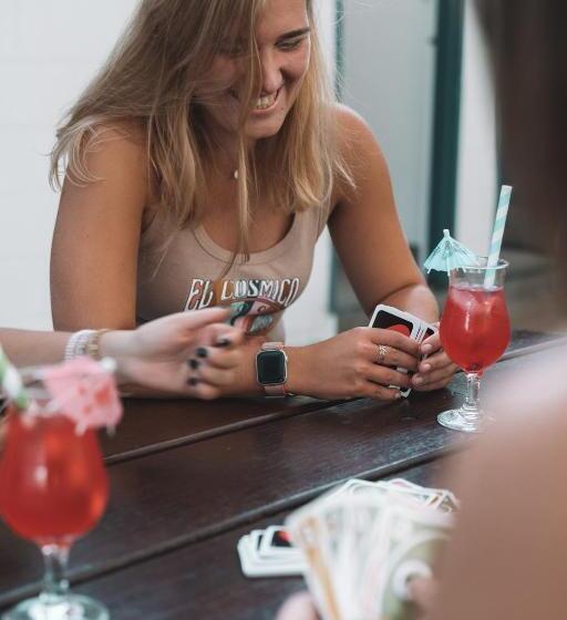 Общежитие Budds In Surfers Backpackers