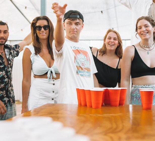 Общежитие Budds In Surfers Backpackers