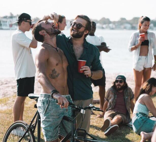 Общежитие Budds In Surfers Backpackers