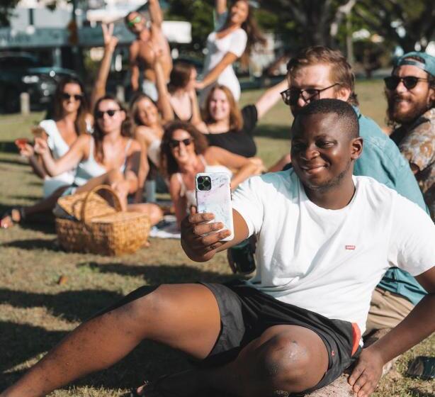 Общежитие Budds In Surfers Backpackers