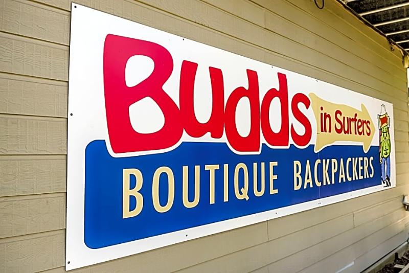 Общежитие Budds In Surfers Backpackers